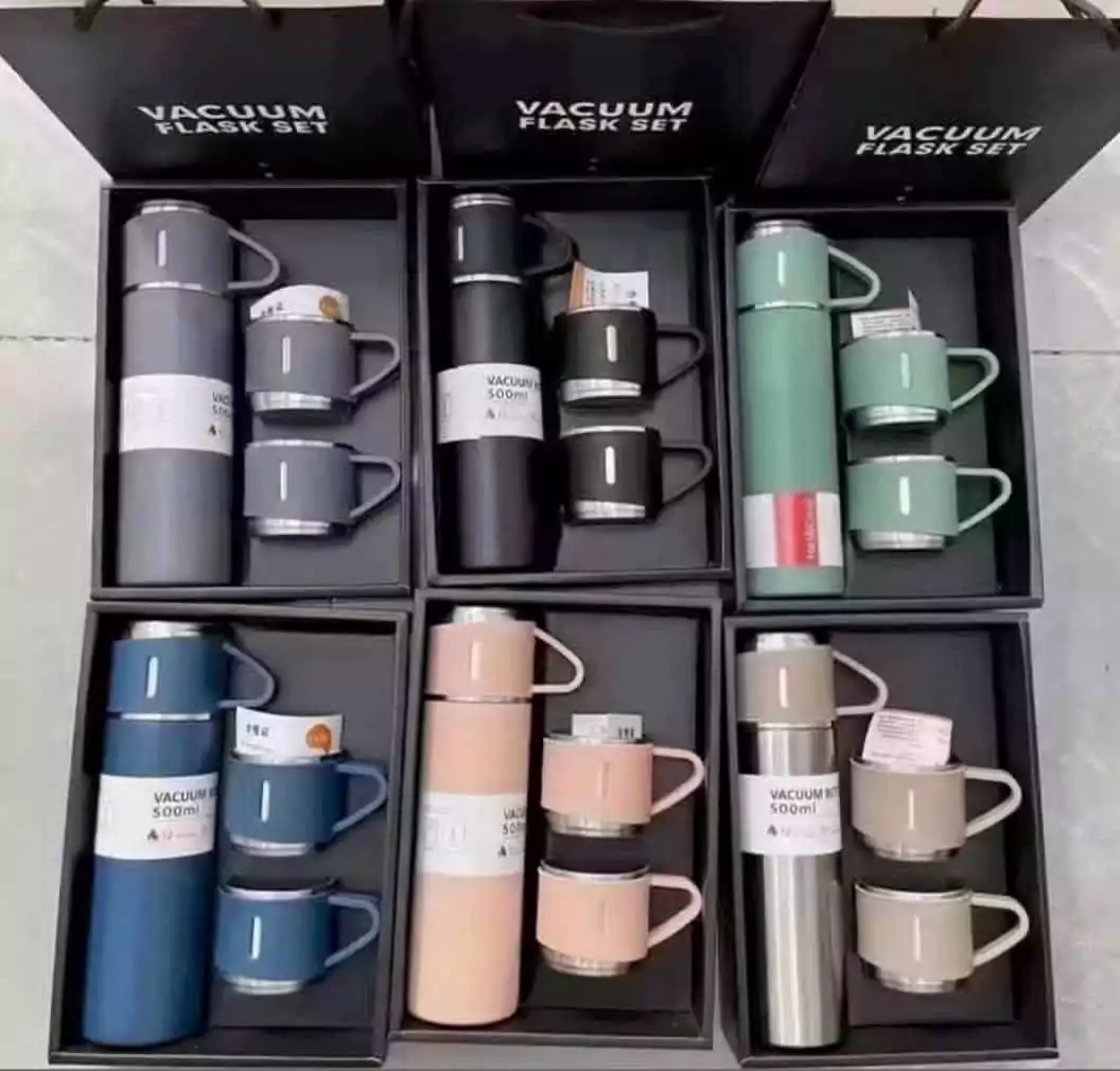 فلاسک مدل کادویی VACUUM FLASK SET گنجایش 0.5 لیتر به همراه لیوان مجموعه 3 عددی